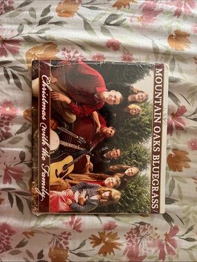 Mountain Oaks Bluegrass Christmas with the Family Vinyl Record still in seal!